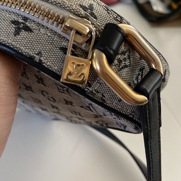 Louis Vuitton Mini Juliet shoulder bag - Picture 11 of 14